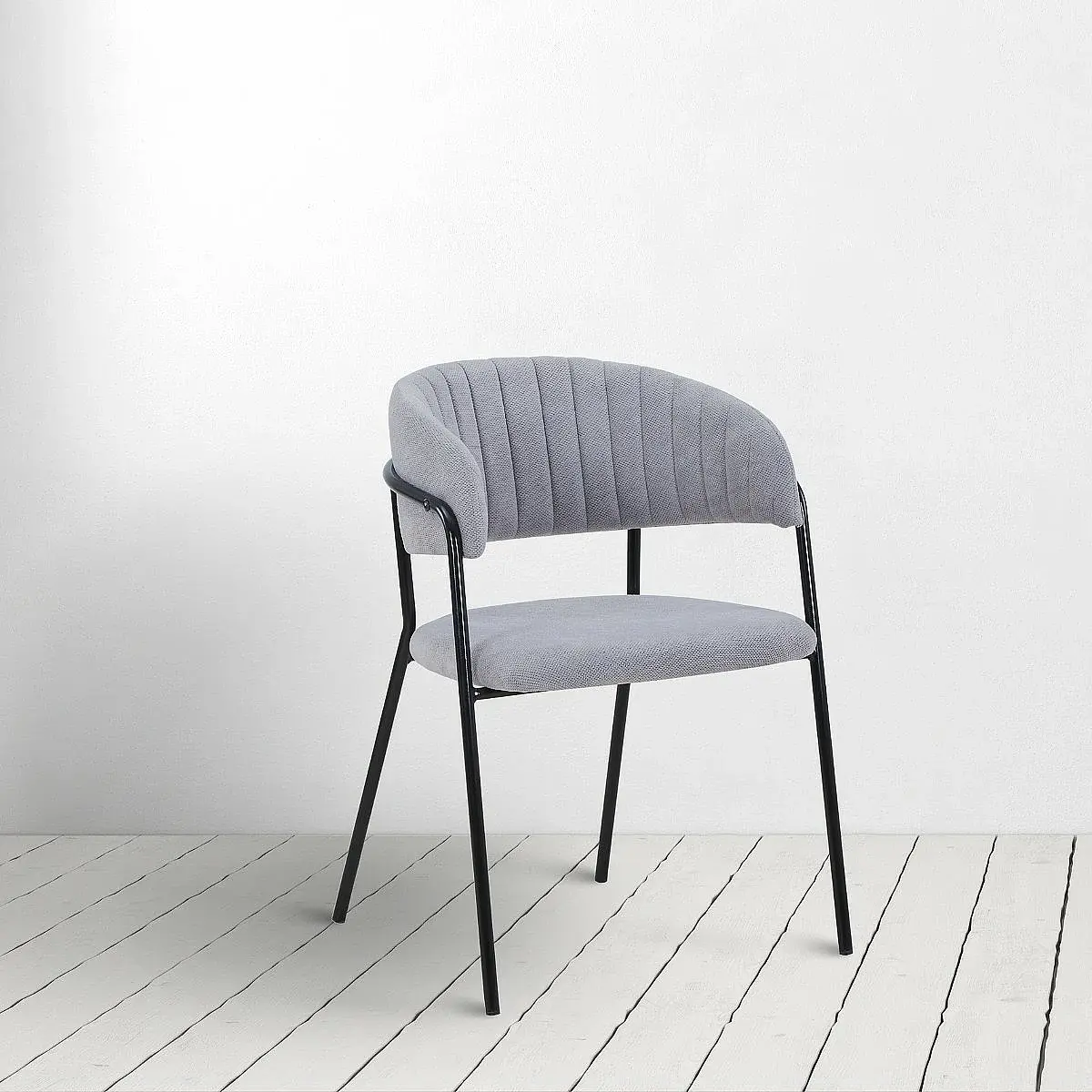 Sillón Leonor tapizado en tela resistente al agua